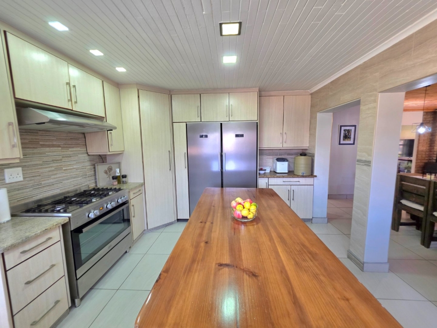 5 Bedroom Property for Sale in La Provance Free State